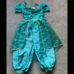 Princess Jasmin dress-up Disney